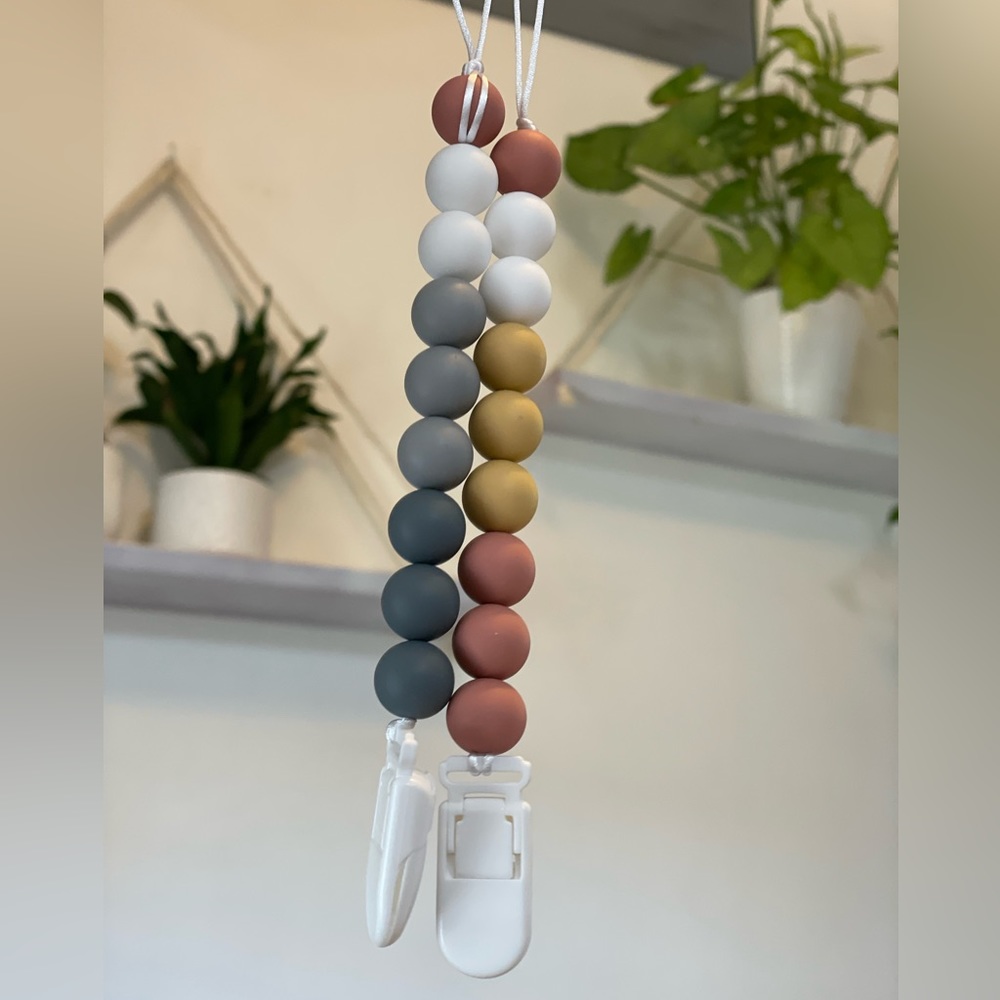 Pacifier clips